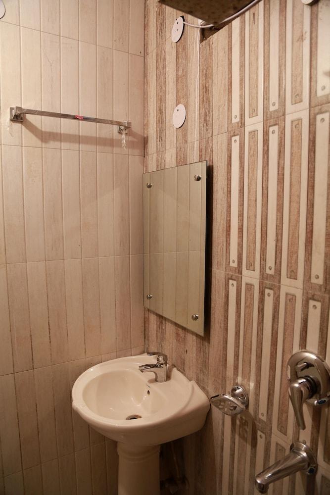 Hotel Shivam International - A Well Hygiene Property All Staff Vaccinated " Нью-Делі Екстер'єр фото