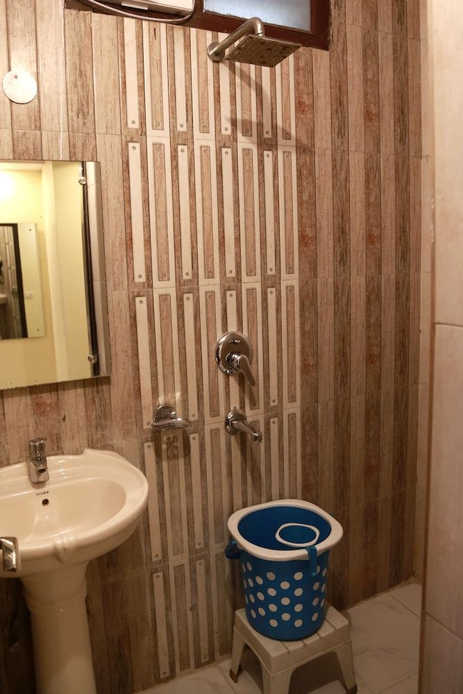 Hotel Shivam International - A Well Hygiene Property All Staff Vaccinated " Нью-Делі Екстер'єр фото