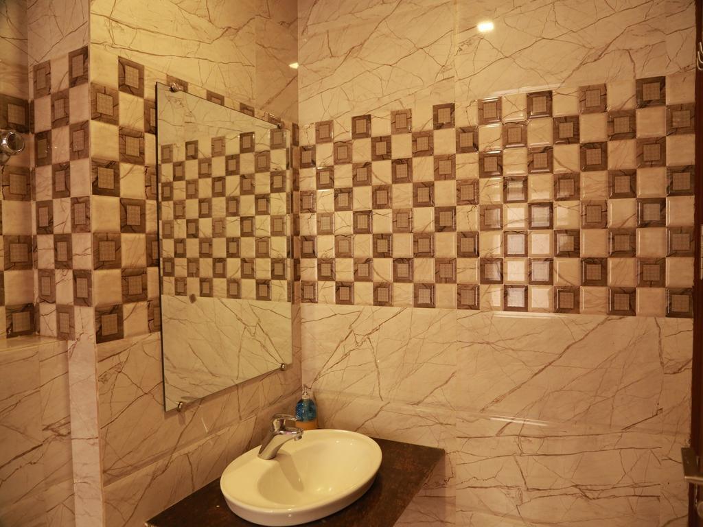Hotel Shivam International - A Well Hygiene Property All Staff Vaccinated " Нью-Делі Екстер'єр фото