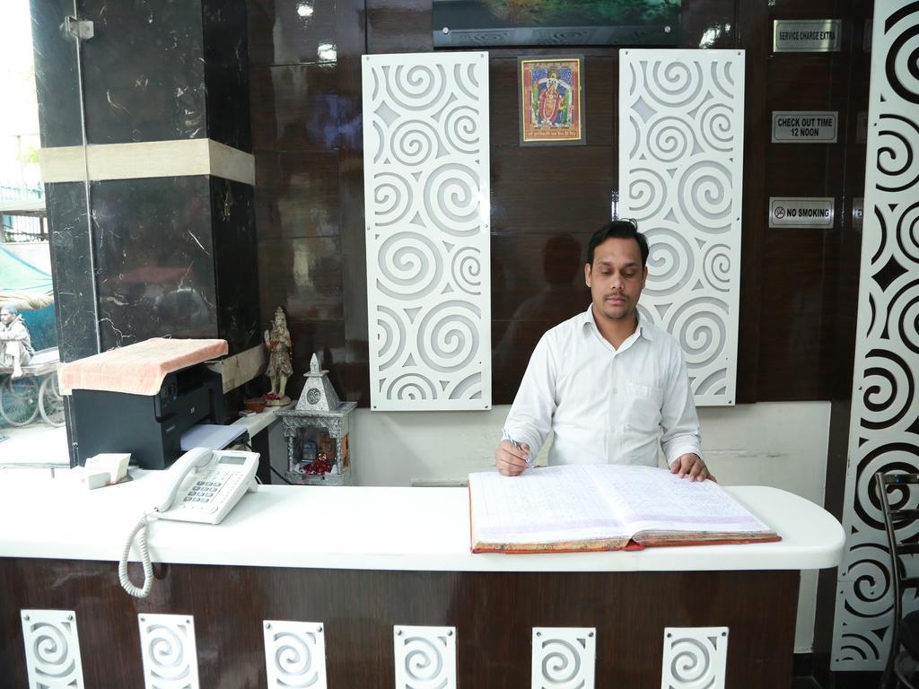 Hotel Shivam International - A Well Hygiene Property All Staff Vaccinated " Нью-Делі Екстер'єр фото